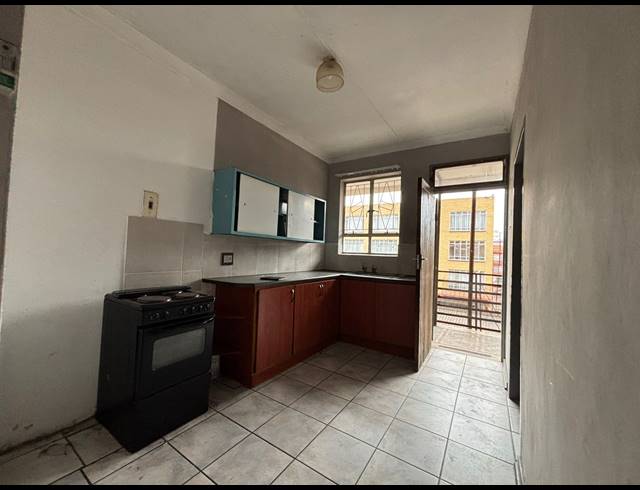 2 BEDROOM FLAT FOR SALE IN VEREENIGING CENTRAL